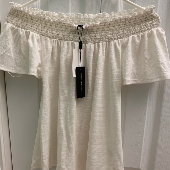 Off the shoulder white top - Picture 1 of 3